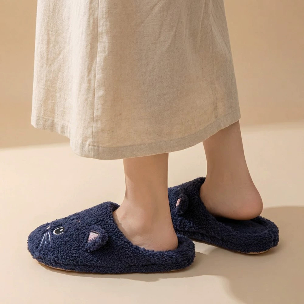 Cozy Unisex Plush Slippers wit - огляд і ціна Embroidery Cat